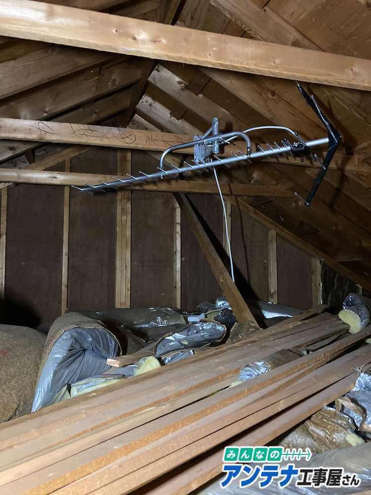 屋根裏に設置した八木式アンテナ